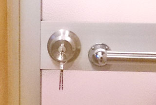 浴室錠の交換